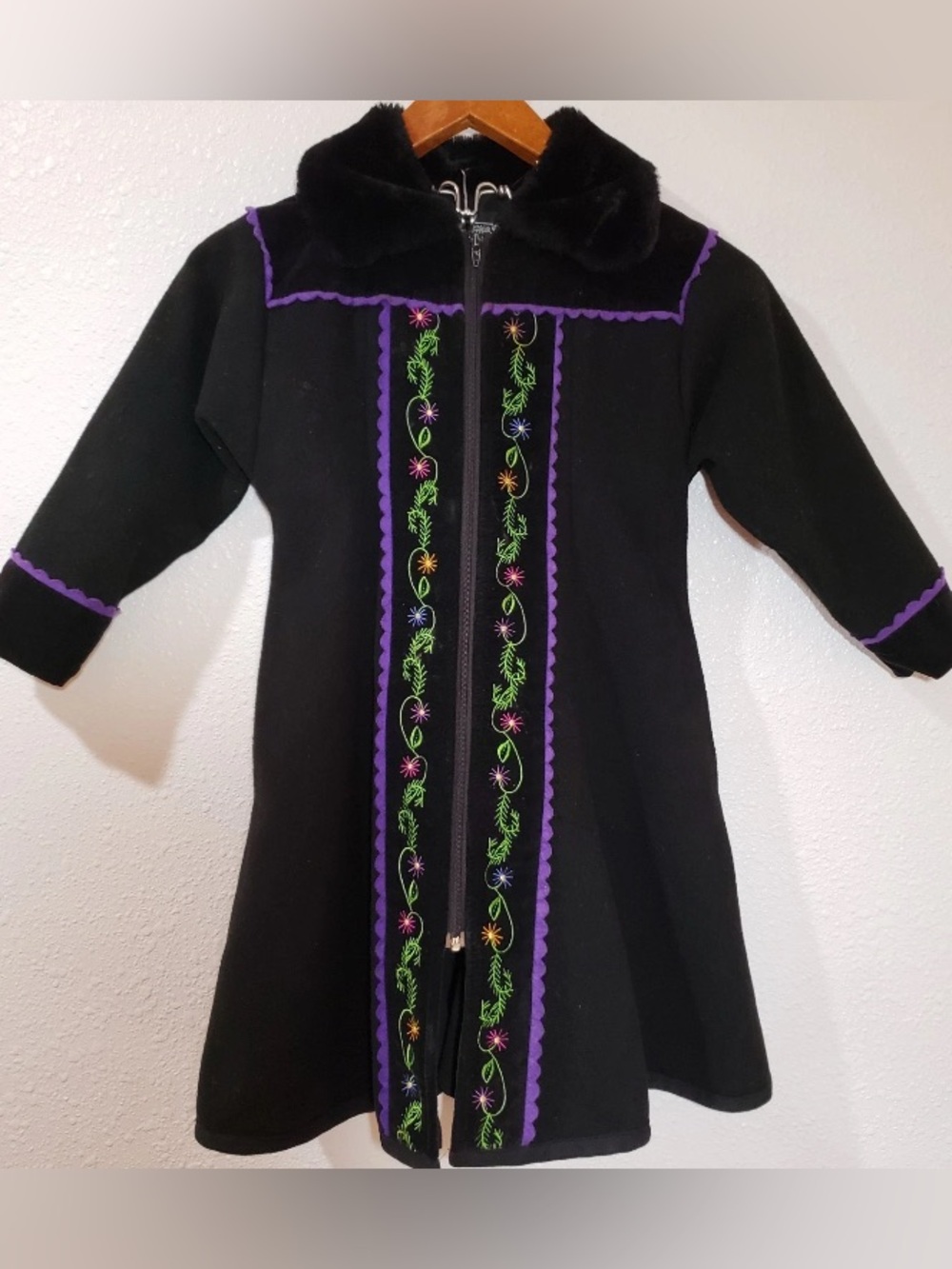 Vintage Rare LANYA GAY ELLIS Wool Coat Girls Medium Scandinavian Wearable Art